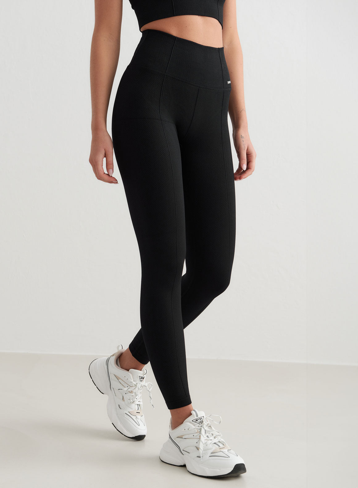 Black Luxe Seamless Tights AIM N