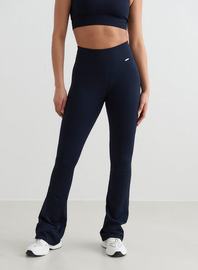 SNEAK PEEK! 🌟 Strenght Tights & Zip Crop coming in July! 😍 www.aimn.com # aimn #sportswear #workout #leggings #tights #detail…