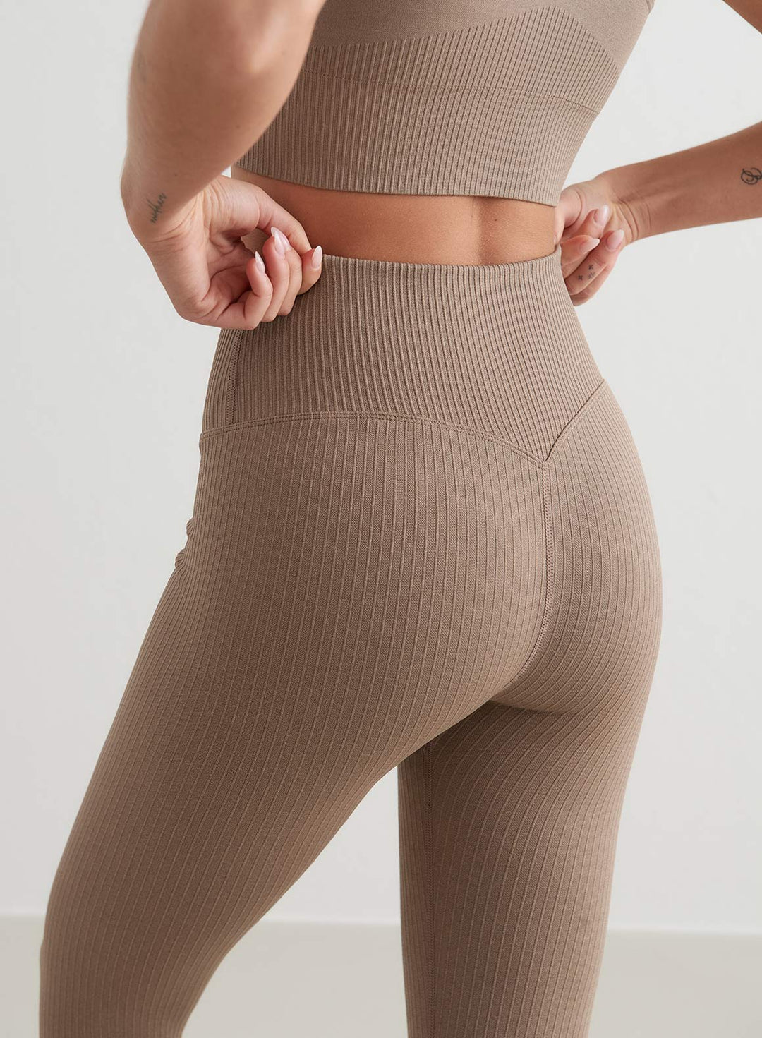 Espresso Ribbed Seamless Tights AIM N